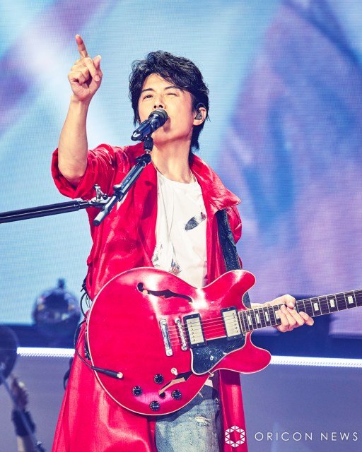 福山雅治サングラスブラックショーマン 福山雅治、7年ぶりドームツアー幕開けにファン熱狂 映画