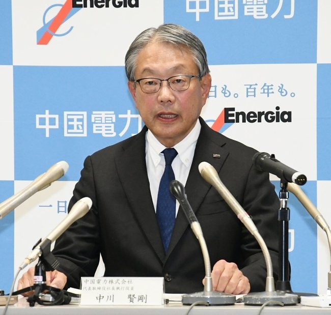 島根原発２号機の今後の日程を発表する中川賢剛社長＝松江市母衣町、中国電力島根支社