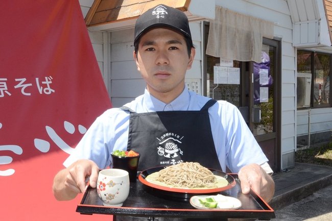 ふるさとに自分の店をオープンした田尾海星さん＝奥出雲町八川、高原そば壱心