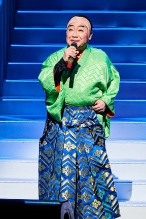 大阪・新歌舞伎座で「コロッケ芸能生活45周年記念『歌・舞・笑SPECIAL』」公演開幕 撮影:小林 俊史