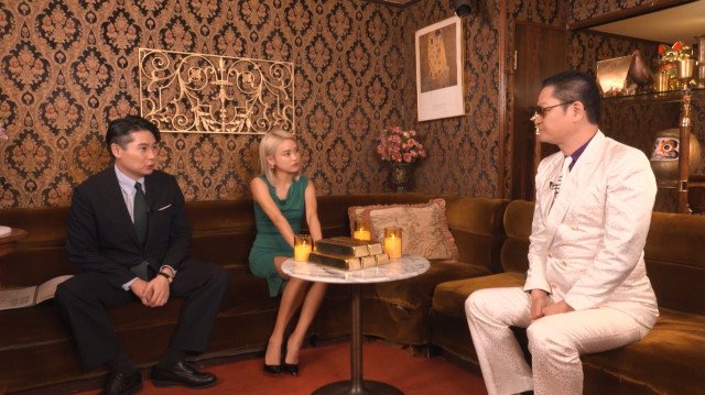 (左から)吉村崇、小島瑠璃子、鼠先輩「ABEMA」オリジナル“人生再スタートバラエティ”『資産、全部売ってみた』#1(C)AbemaTV,Inc.