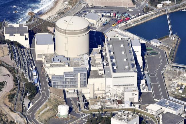 運転開始４０年をこえて運転する関西電力美浜原発３号機＝福井県美浜町