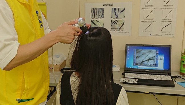 毛髪診断の様子