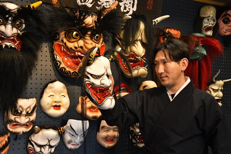 神楽面の可能性追求 江津の面職人・恵木勇也さんの思い、東京での企画