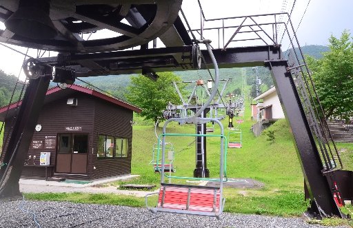 ８月１日から運休する見通しの観光リフト＝大田市三瓶町志学、三瓶山東の原