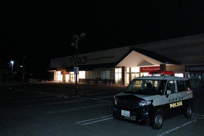 強盗事件があった丸合境港ターミナル店＝２０日未明、境港市浜ノ町