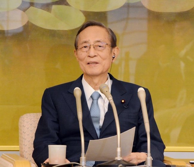 記者会見を開き、衆院議長辞任の理由を説明する細田博之衆院議員＝東京・永田町、衆院議長公邸