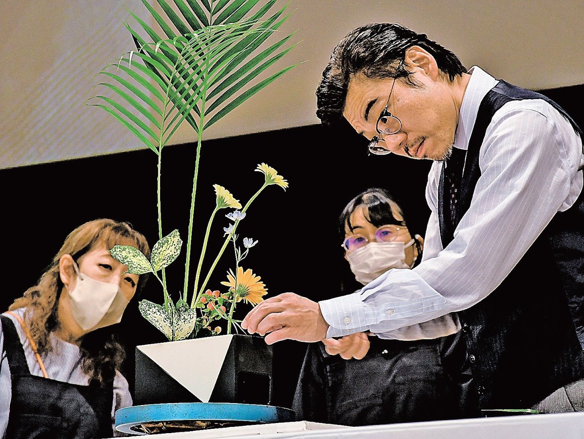 秋の草花バランス良く 愛好家、池坊講師から学ぶ 松江 | 山陰中央新報