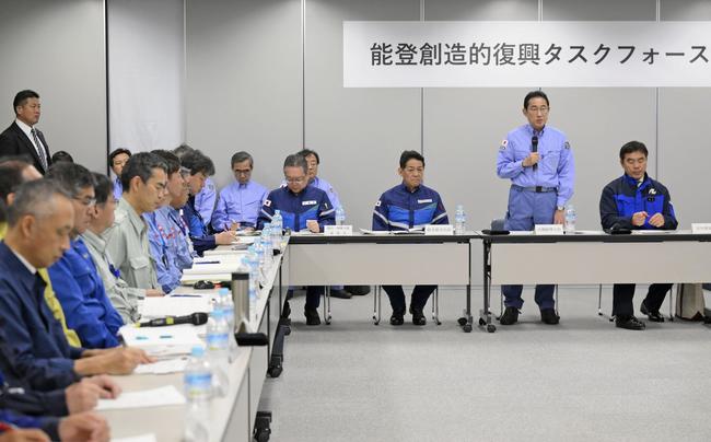 「能登創造的復興タスクフォース」の発足式。右から２人目は発言する岸田文雄首相＝１日、石川県輪島市