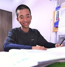 自宅で学習に励む梅津楓樹さん