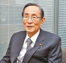 １１選を果たした選挙戦を振り返る細田博之氏＝東京・永田町