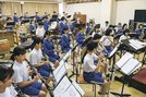 
          
合奏で響きに磨きをかける出雲第一中学校吹奏楽部＝出雲市大津町
        