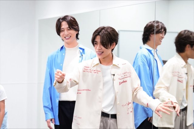 『timeleszファミリア』に出演するtimelesz(左から)寺西拓人、松島聡 (C)日本テレビ