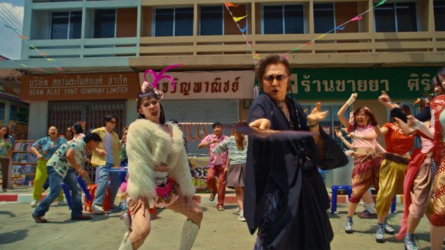 「君がいるだけで(Because of You)2026 Thai-Japanese Version」ミュージックビデオより