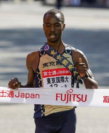 初出場優勝を果たした東京国際大アンカーのビンセント・イエゴン＝出雲ドーム ﻿