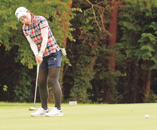 ６アンダーの単独トップで好スタートを切った坂下莉翔子＝大山平原ＧＣ