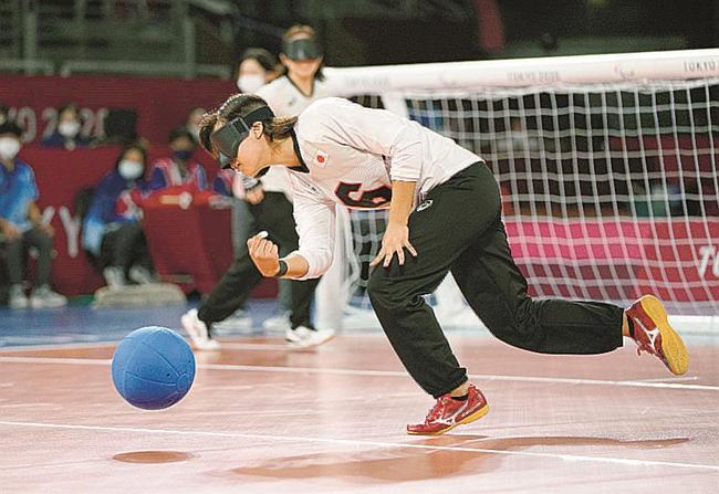 日本―イスラエル 前半、ペナルティースローを決める萩原=幕張メッセ