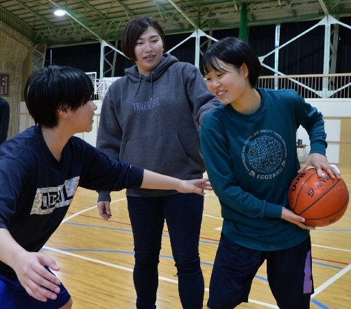 朝刊先読み バスケｗリーグ元選手 故郷の高校で指導 山陰中央新報デジタル