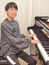 全国大会入賞を目指して練習に取り組む松田和篤君＝境港市蓮池町の「Ｋｉｔａｍｕｒａ　Ｍｕｓｉｃ　Ｃｌａｓｓ」