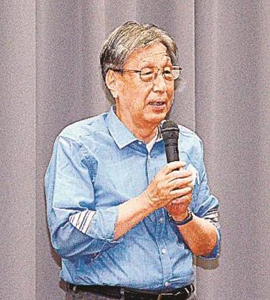 ハンセン病問題を自分ごととして受け止めてほしいと訴える太田明さん＝益田市須子町、市人権センター