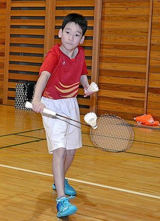 練習に励む竹田悠希君＝出雲市上塩冶町、上塩冶スポーツセンター