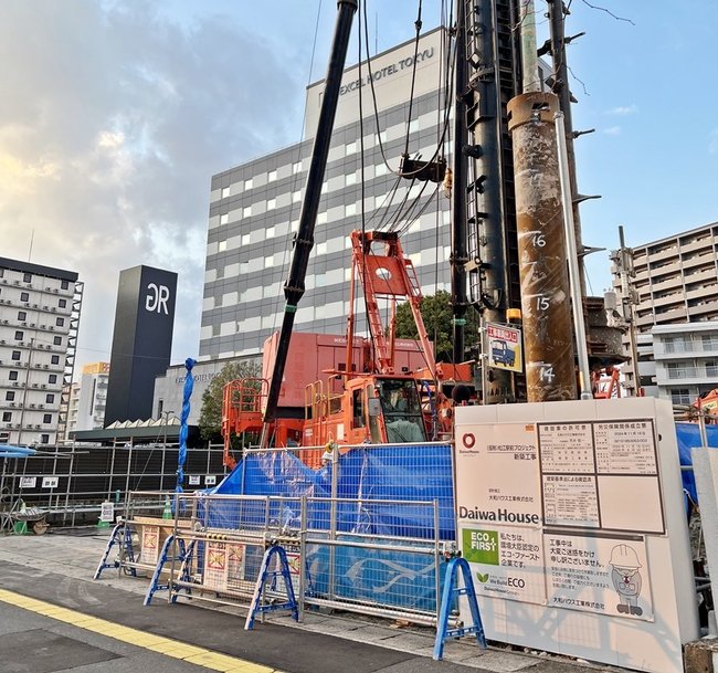 大和ハウスリアルティマネジメントが建設している松江駅前のホテル＝松江市朝日町