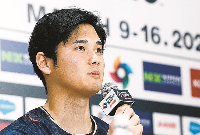 ＷＢＣ日本代表に選ばれ、記者会見で抱負を語る米大リーグ、エンゼルスの大谷翔平＝６日午後、東京都内のホテル