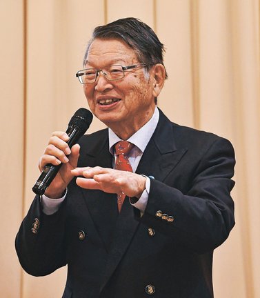 親善活動を振り返る神田恵介会長=島根県邑南町高水、いこいの村しまね