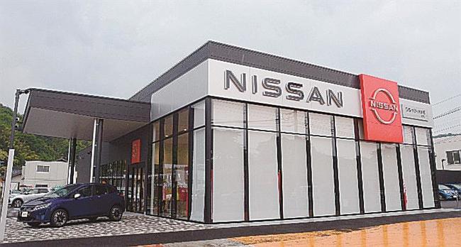 日産サティオ島根雲南店の新ショールーム＝雲南市三刀屋町三刀屋