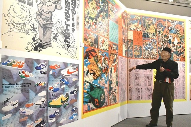 雑誌「ポパイ」のデザインを解説する新谷雅弘さん=松江市袖師町、島根県立美術館 (c)マガジンハウス(R)Hearst Holdings,Inc.