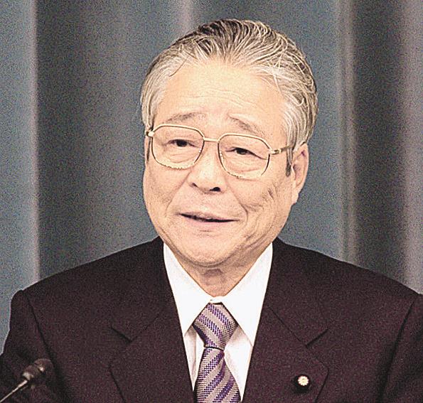 ＜２＞記者会見する青木幹雄官房長官＝２０００年１月、首相官邸