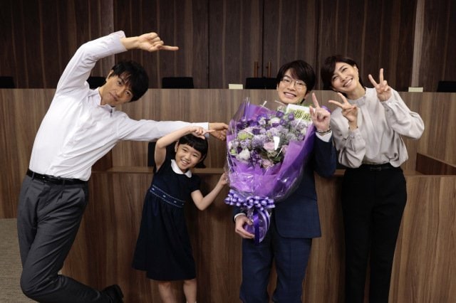 『誘拐の日』クランクアップを迎えた斎藤工＆永尾柚乃＆深澤辰哉＆内田有紀（C）テレビ朝日