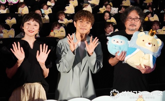 『映画 すみっコぐらし 空の王国とふたりのコ』公開初日舞台あいさつに登壇した(左から)本上まなみ、井ノ原快彦、イワタナオミ監督 (C)ORICON NewS inc.