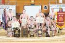 相撲団体で優勝した鳥取城北のメンバー＝新潟県糸魚川市、同市民総合体育館