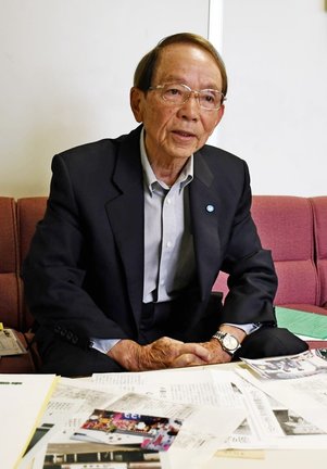 木次鉄道部の初代鉄道部長だった時代を振り返る野室郁夫さん＝鳥取県米子市弥生町