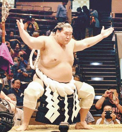 横綱土俵入りをする照ノ富士＝両国国技館