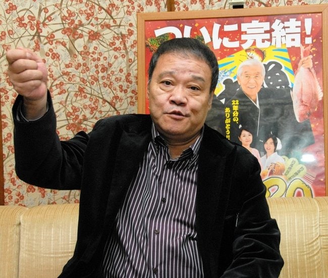 本紙の取材に答える西田敏行さん＝２０１０年１月、出雲市内
