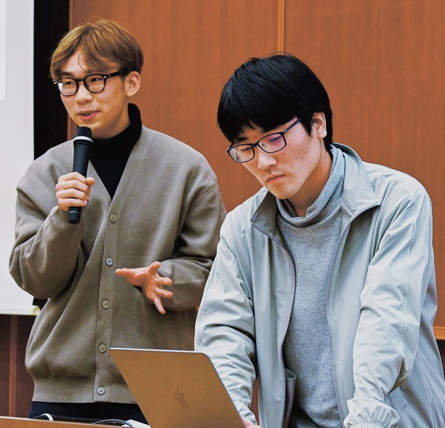 ＳＤＧｓに関する取り組みを発表する学生＝松江市西川津町、島根大