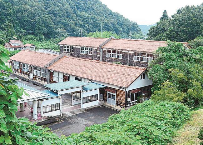 旧浜田高校今市分校の木造校舎＝浜田市旭町丸原