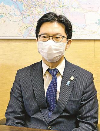 感染予防策と経済対策を両立させる必要性を説く伊木隆司市長＝米子市加茂町２丁目、市役所