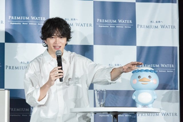 「生天然水」新CM発表会に登場したtimelesz・菊池風磨