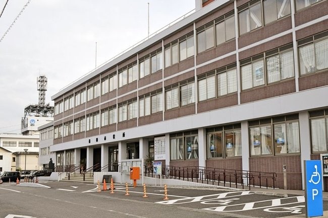 益田市役所＝同市常盤町