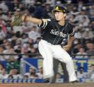 昨年のクライマックスシリーズで、ロッテ相手に５回無失点と好投したソフトバンク・和田毅投手＝2023年10月16日、ＺＯＺＯマリンスタジアム