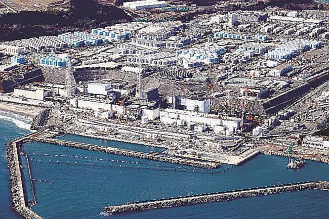 東京電力福島第１原発＝２月（共同通信社ヘリから）