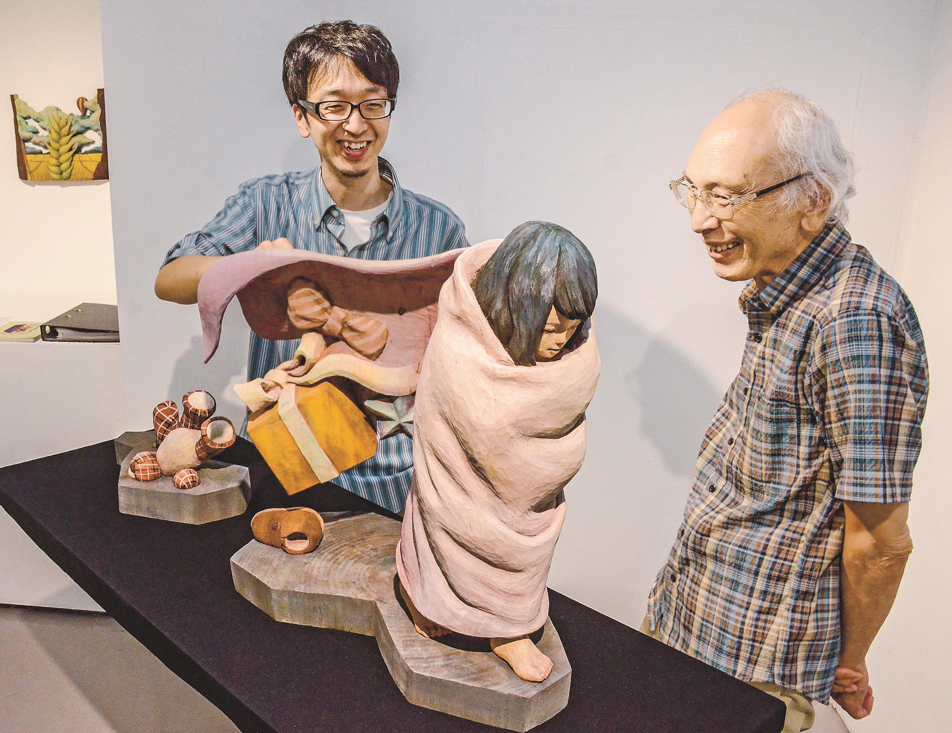 大人への成長 木彫で表現 松江出身・人見さん 都内で個展 | 山陰中央