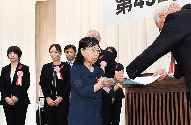 表彰を受ける各団体、委員の功労者＝益田市須子町、市総合福祉センター