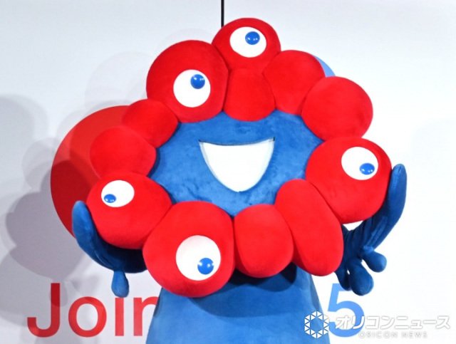 ミャクミャク、年末大忙しロックフェスへ 『レディクレ』コラボ商品