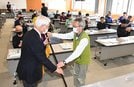１部の優勝旗を返還する前回大会優勝の雲南市