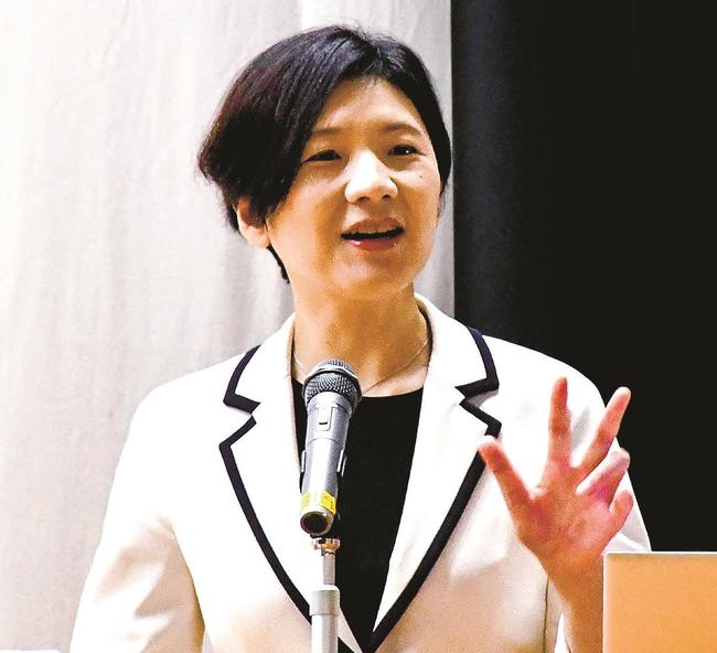 神話学について講演する平藤喜久子教授＝松江市西川津町、松江東高校