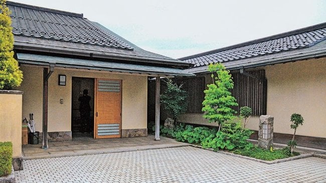 松江市が取得しない方針を決めた島根県の旧知事公舎＝松江市北堀町